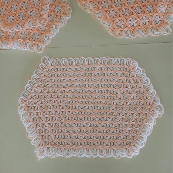 Vintage Crochet Flower Star Placemats And Lazy Susan Mat Set of 5 - Picture 7 of 11